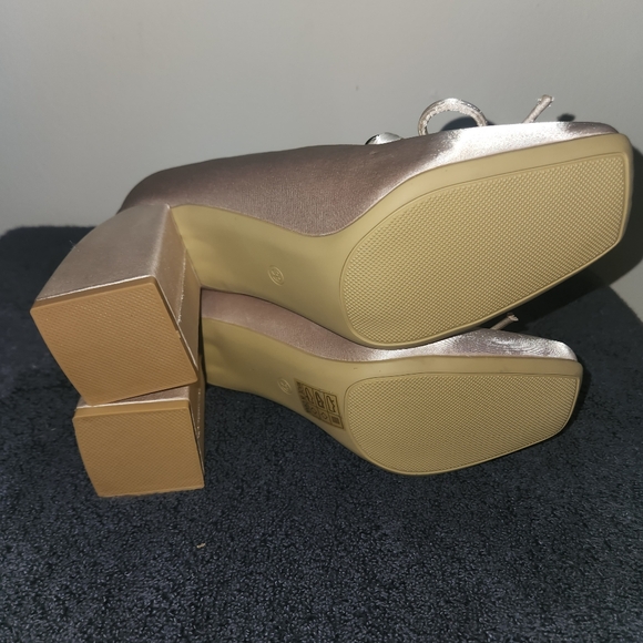 Cider Cream Satin Women's Heels Size 8.5/EU39 - Picture 8 of 8